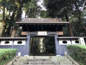 城ぶら「吉田城」！水戸城を支えた中世城郭、三つ葉葵の御紋輝く寺院