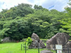 戦国の梟雄・斎藤道三の生涯とは？道三ゆかりの「鷺山城」「道三塚」「常在寺」へ