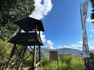 医王寺山「武田勝頼本陣跡」！進軍か退却か？武田の命運を左右する軍議の行方は？
