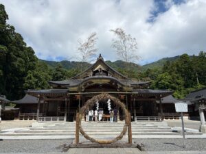 寺社ぶら「弥彦神社」！上杉謙信も勝利を祈った越後一宮。山頂の聖地・御神廟を巡る歴史旅