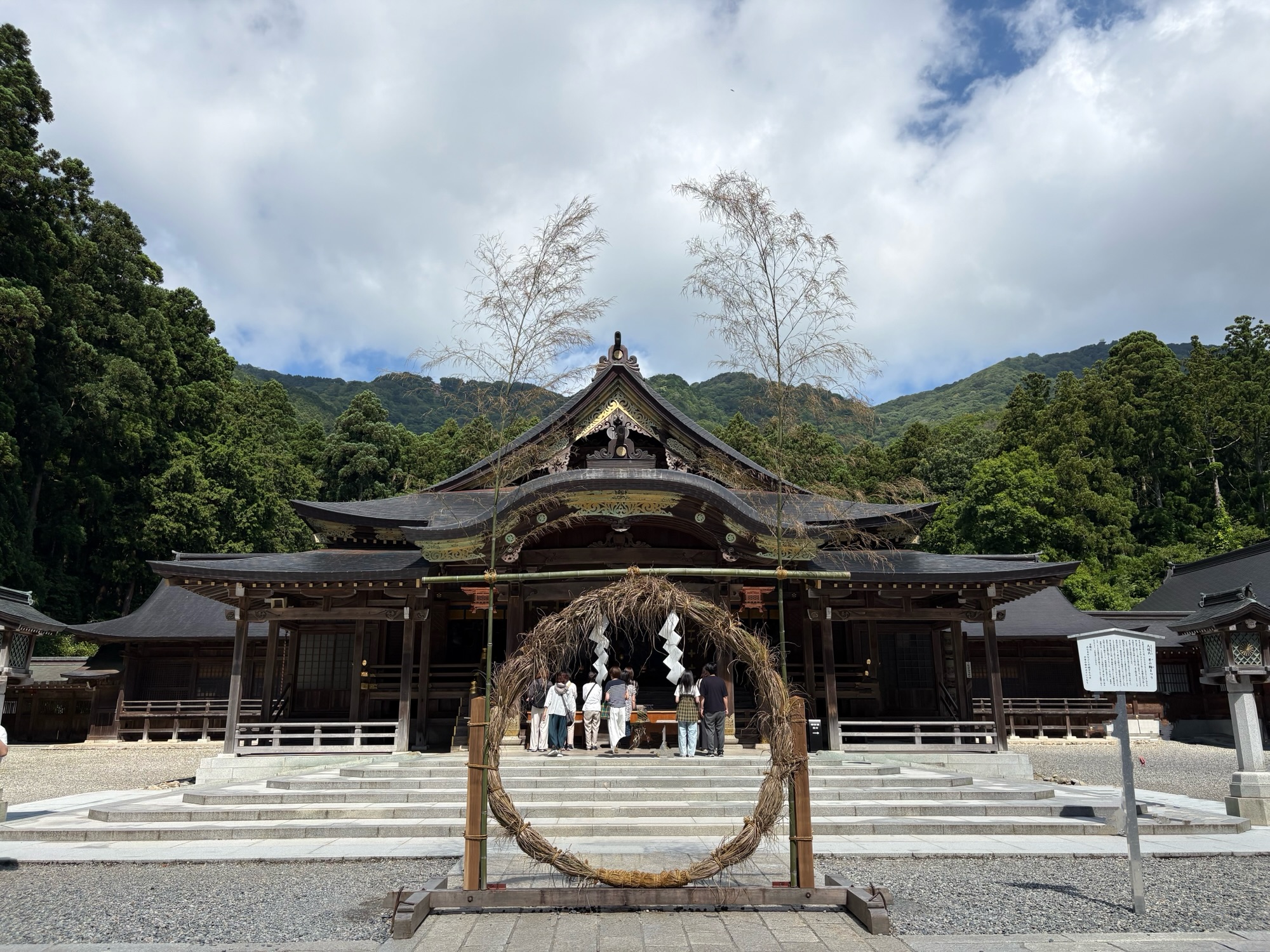 寺社ぶら「弥彦神社」！上杉謙信も勝利を祈った越後一宮。山頂の聖地・御神廟を巡る歴史旅