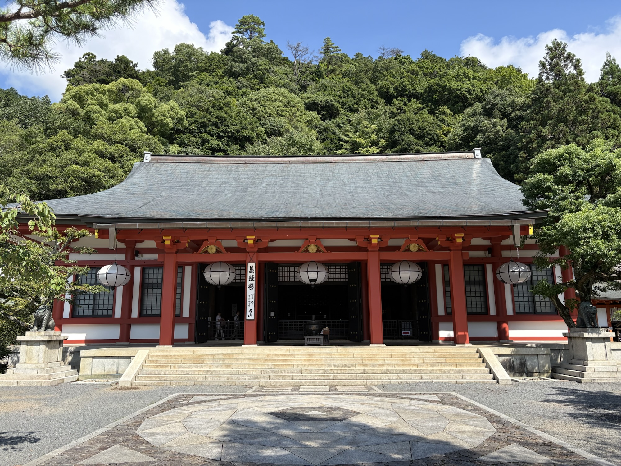 源氏ゆかりの京都「鞍馬寺」！若き日の義経が再起の牙を研いだ洛北の霊山。九十九折の参道を登る！