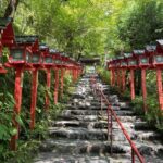 源氏ゆかりの京都「貴船神社」！水の神と赤燈籠の幽玄美！牛若丸の心願成就の足跡を辿る